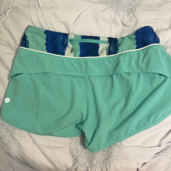lululemon athletica Pants - Size 6 Lululemon Speed Up Low Rise 2.5 Shorts